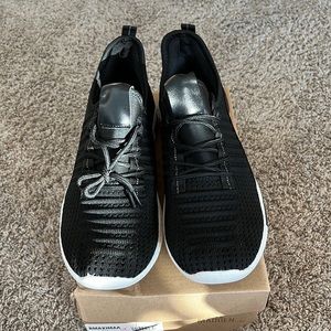 Steve Madden Boys Sneaker Size 7